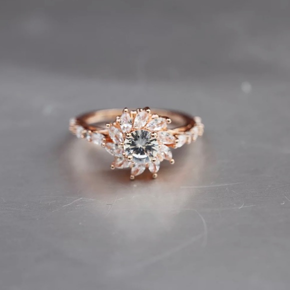 ✨18K Rose Gold Flower✨ - Picture 4 of 15